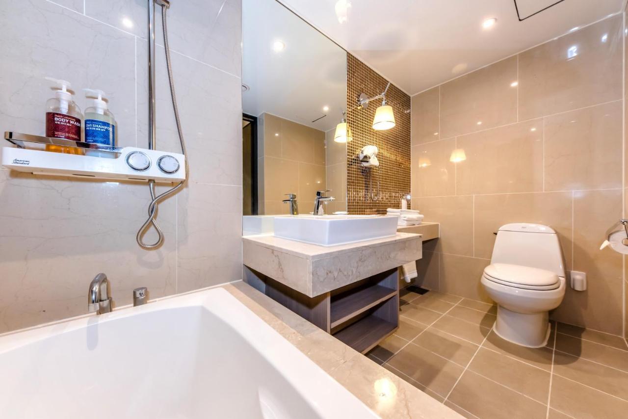 The First70 Hotel Согвипхо Экстерьер фото