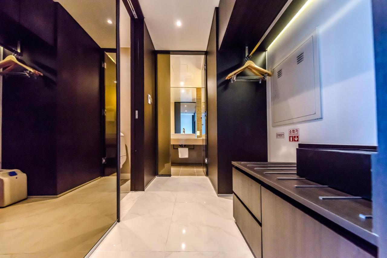 The First70 Hotel Согвипхо Экстерьер фото