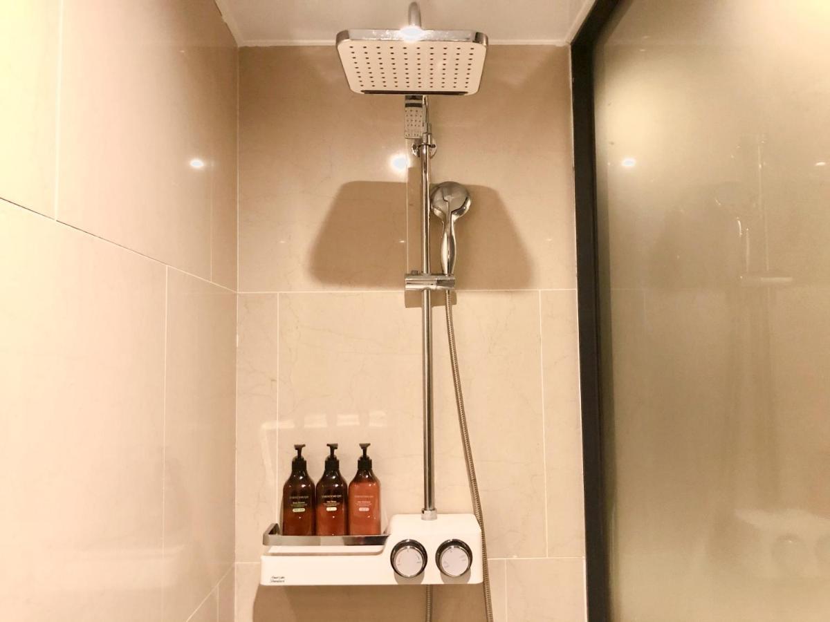 The First70 Hotel Согвипхо Экстерьер фото