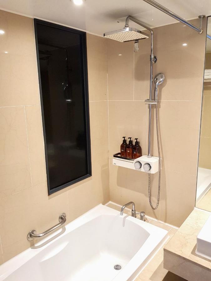 The First70 Hotel Согвипхо Экстерьер фото
