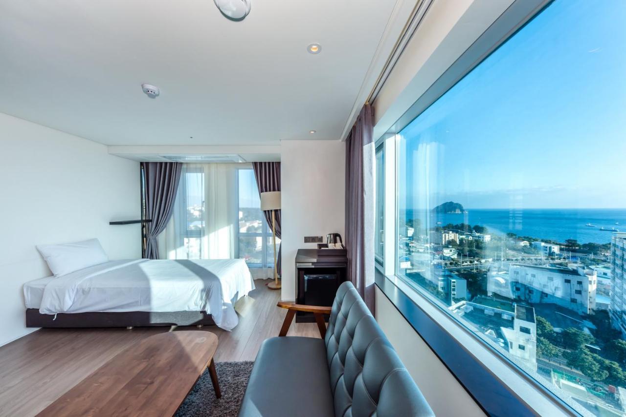 The First70 Hotel Согвипхо Экстерьер фото