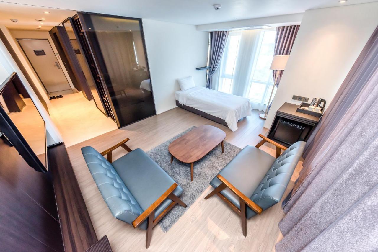 The First70 Hotel Согвипхо Экстерьер фото