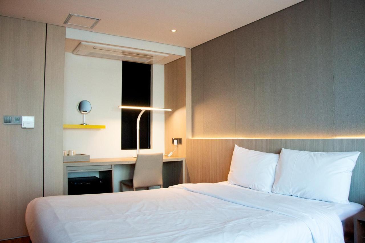 The First70 Hotel Согвипхо Экстерьер фото