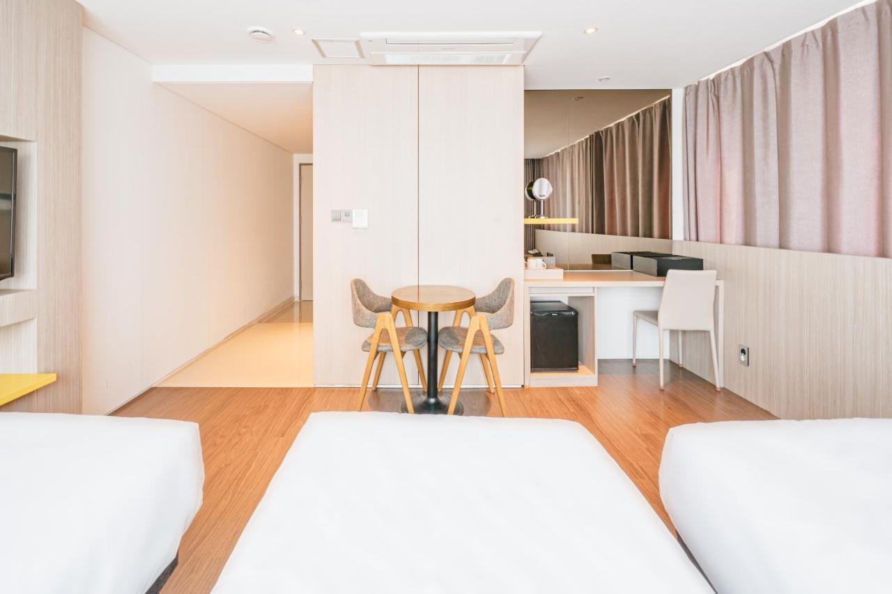 The First70 Hotel Согвипхо Экстерьер фото