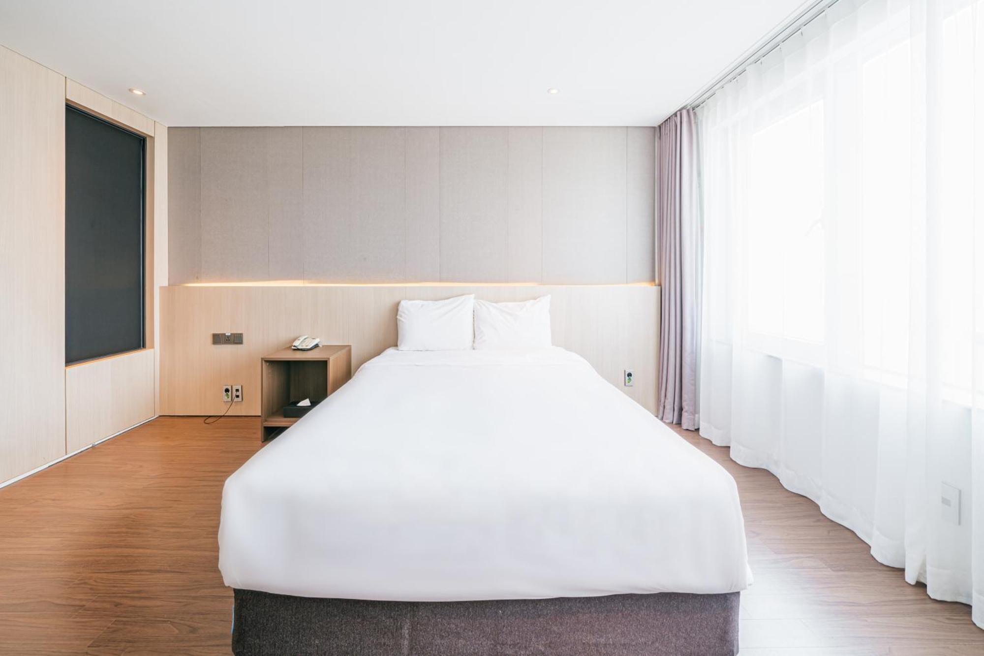 The First70 Hotel Согвипхо Экстерьер фото