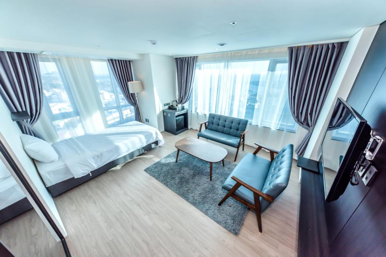 The First70 Hotel Согвипхо Экстерьер фото