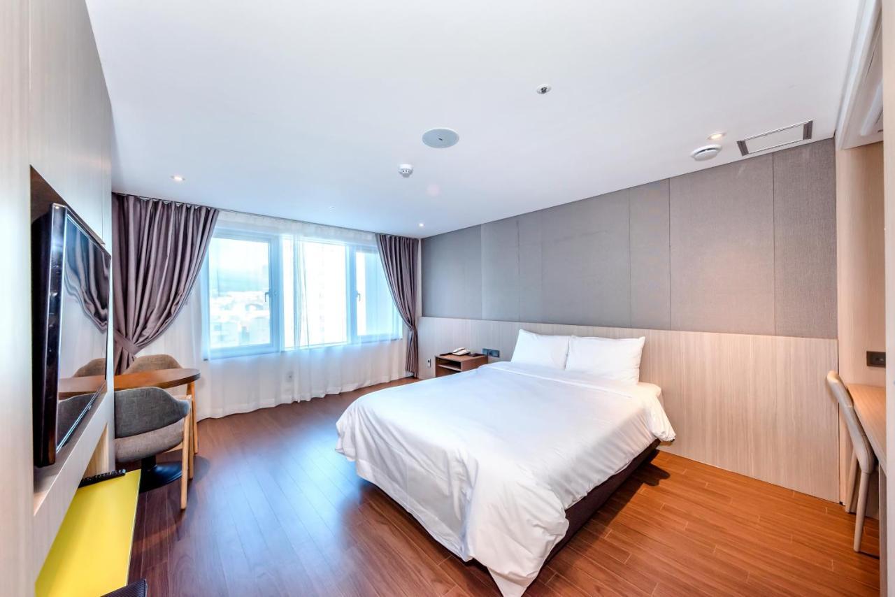 The First70 Hotel Согвипхо Экстерьер фото