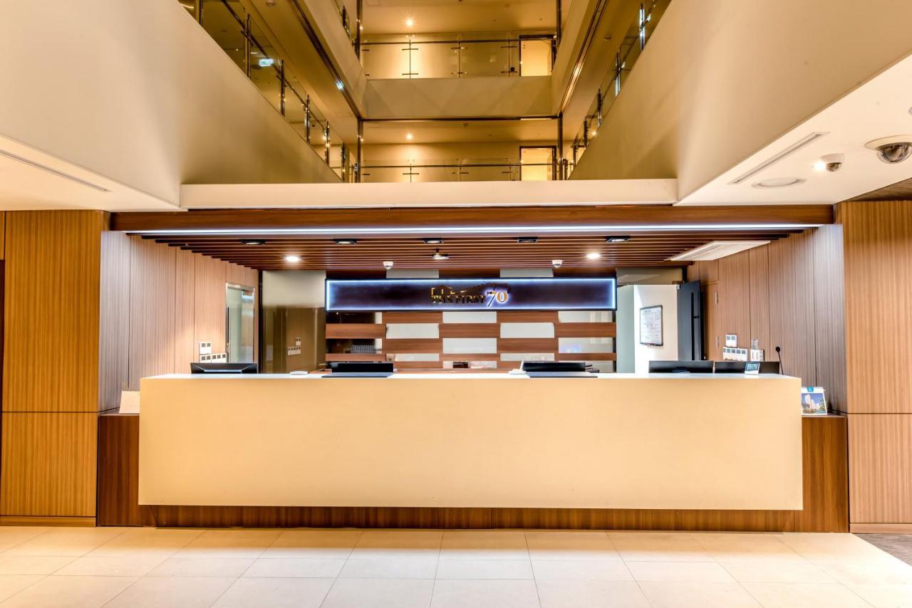 The First70 Hotel Согвипхо Экстерьер фото