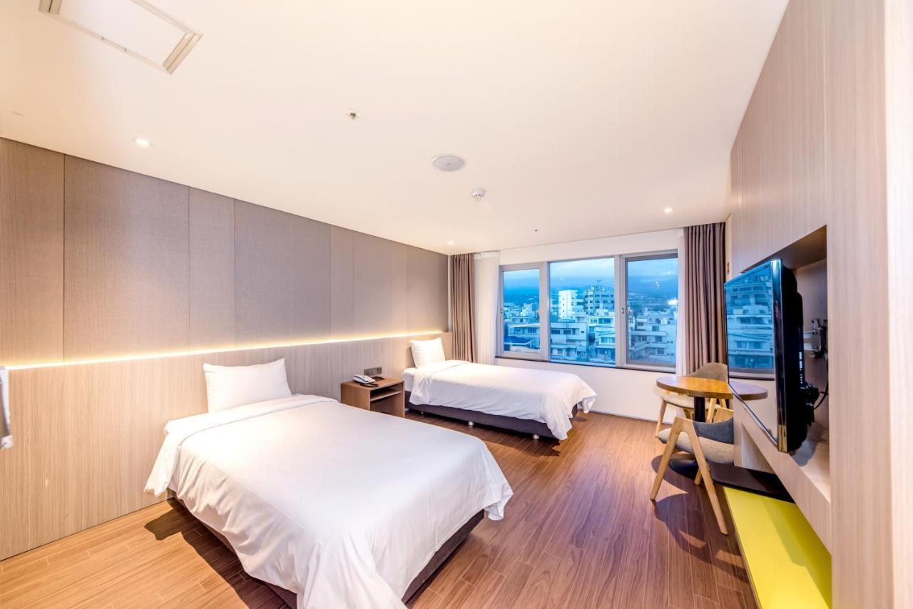 The First70 Hotel Согвипхо Экстерьер фото