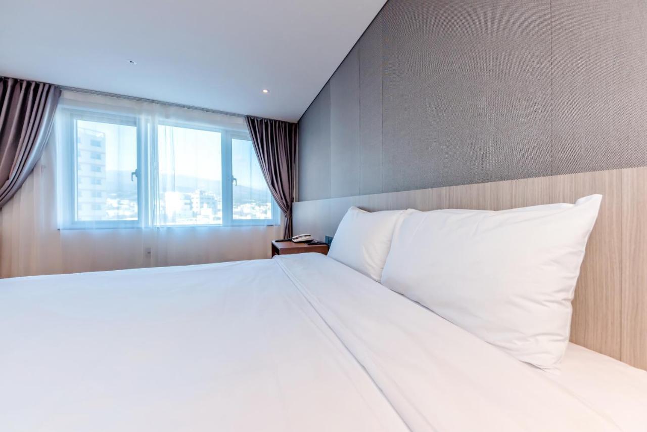 The First70 Hotel Согвипхо Экстерьер фото