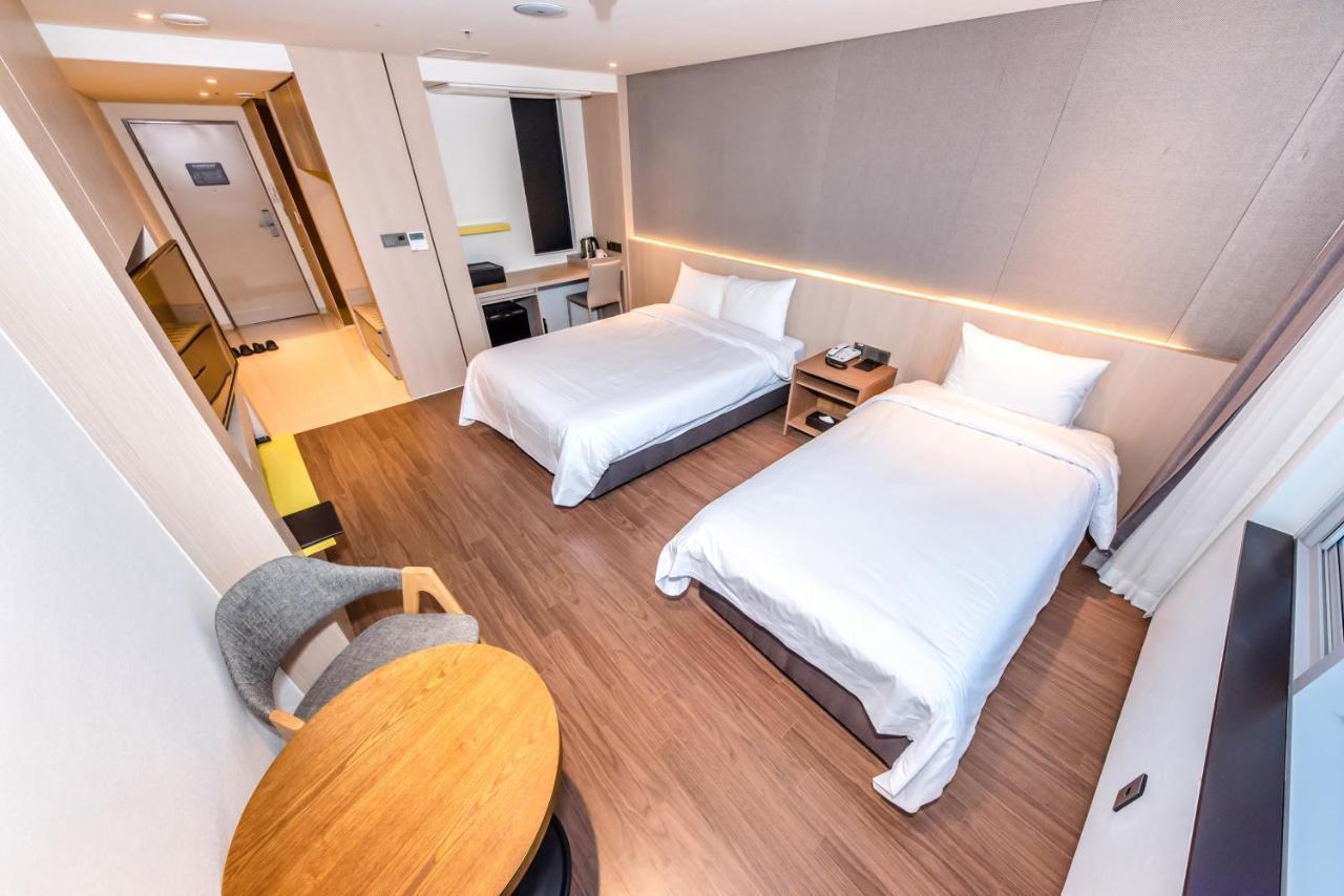 The First70 Hotel Согвипхо Экстерьер фото
