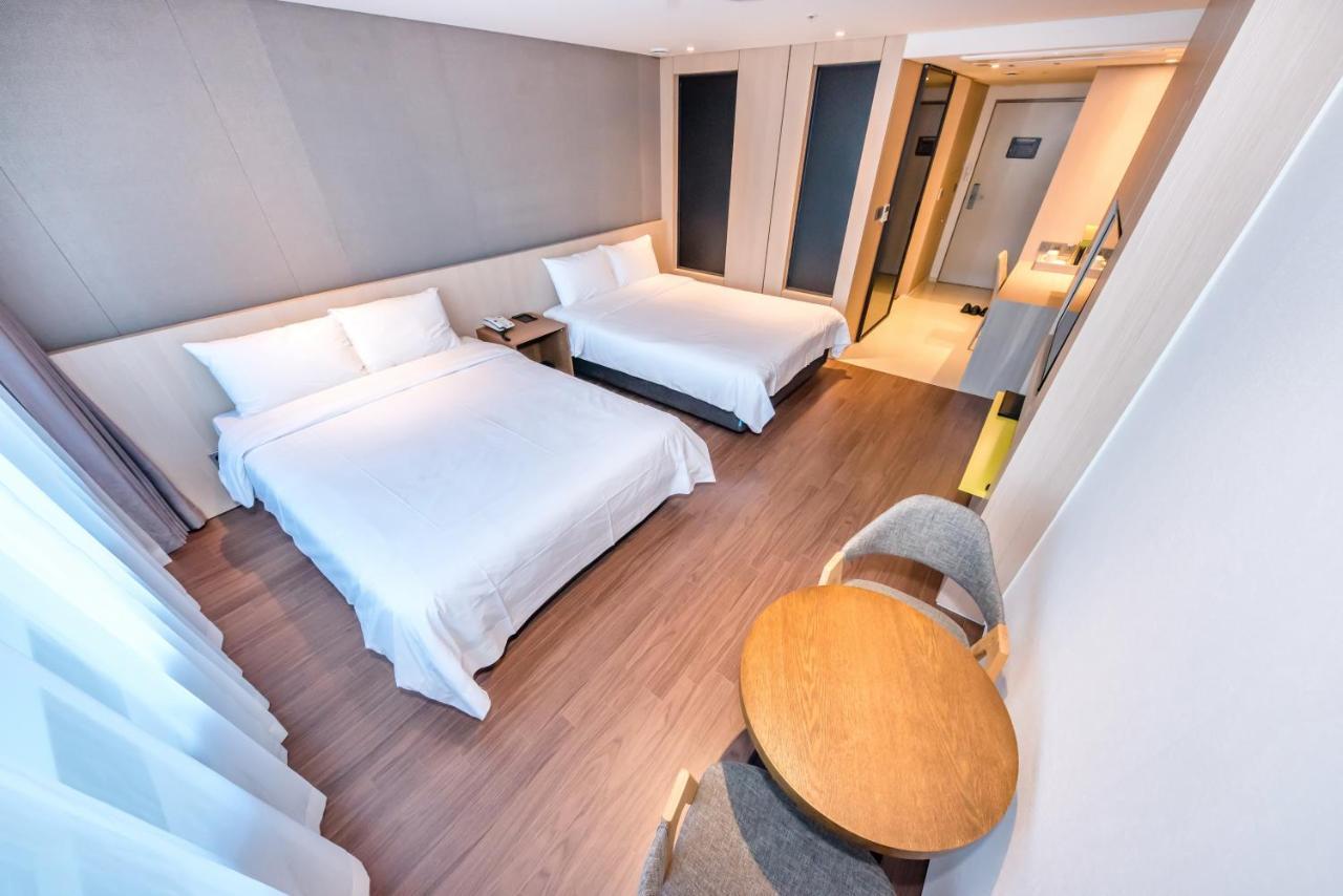 The First70 Hotel Согвипхо Экстерьер фото