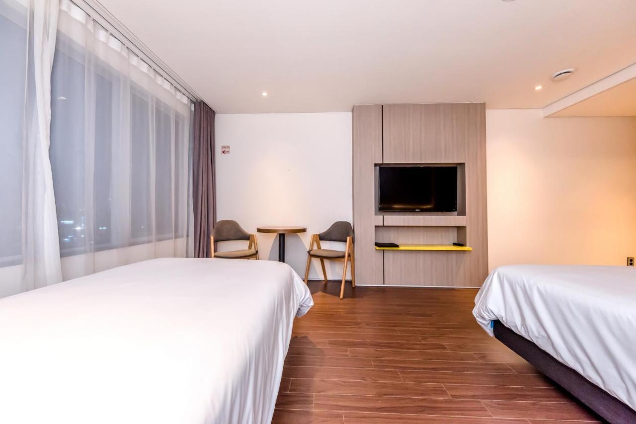 The First70 Hotel Согвипхо Экстерьер фото