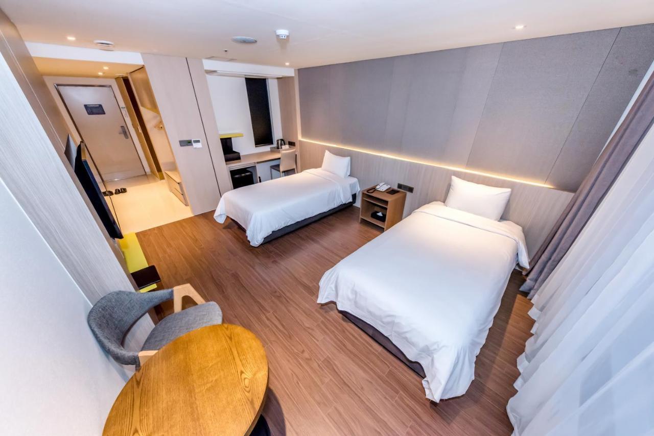 The First70 Hotel Согвипхо Экстерьер фото