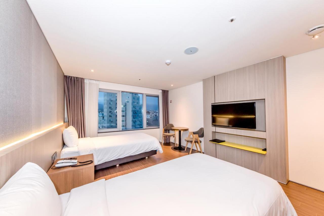 The First70 Hotel Согвипхо Экстерьер фото