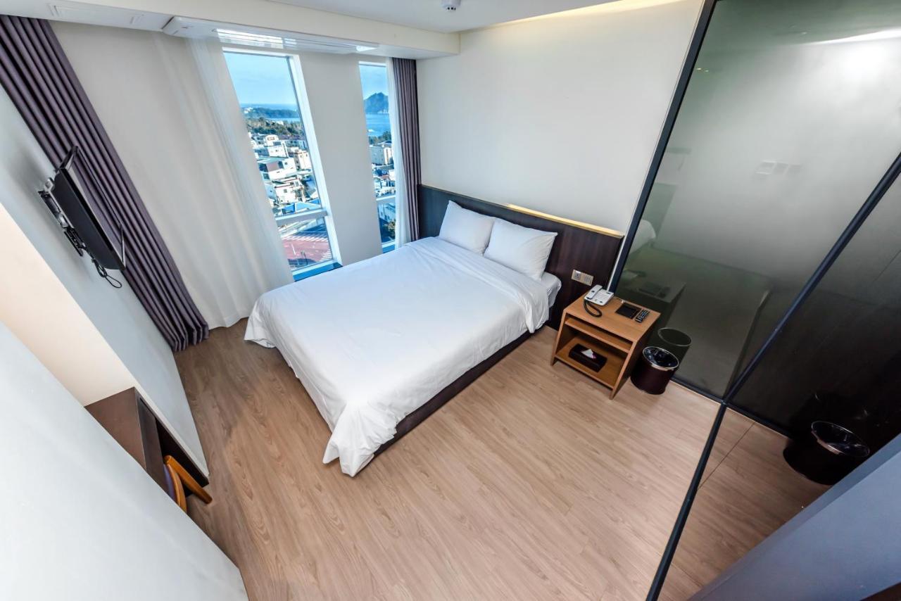 The First70 Hotel Согвипхо Экстерьер фото